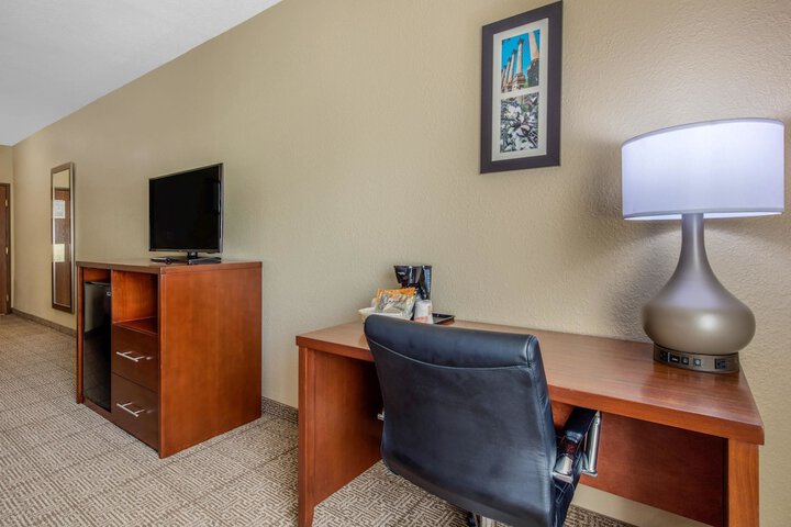 Room 32 of 40
