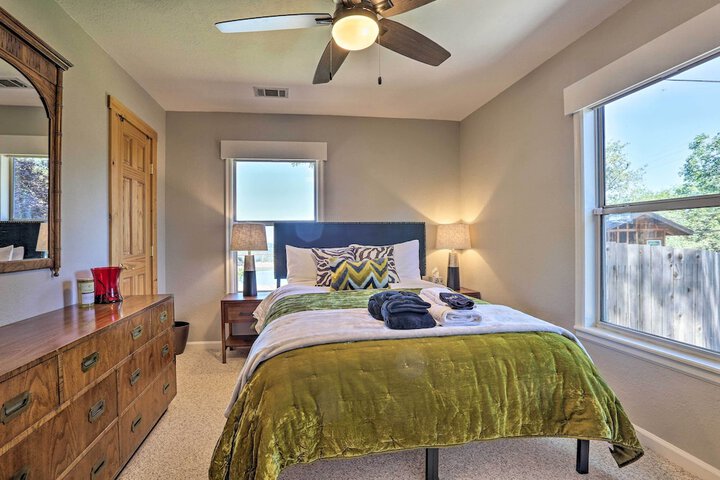 Luxe Auburn Hideaway w / Tennis Court & Views!