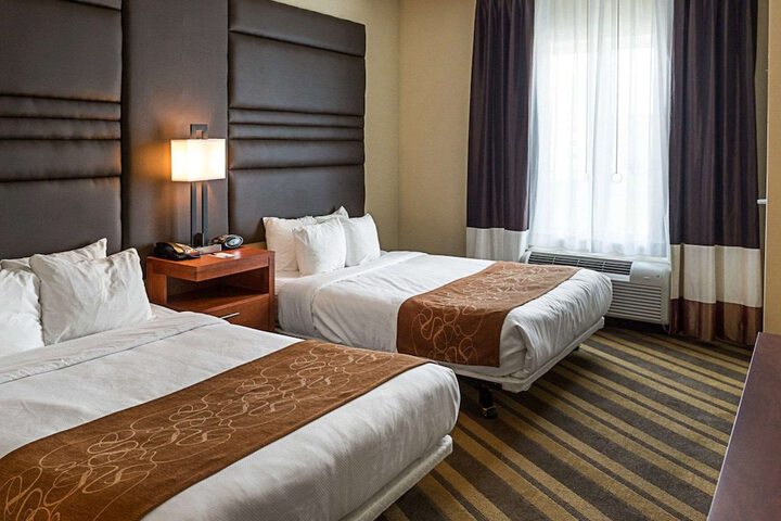 Comfort Suites near Tanger Outlet Mall