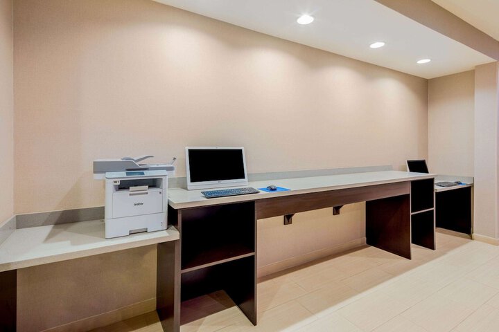 Business Center 41 of 42