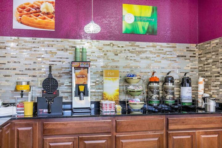 Breakfast/Coffee Service 22 of 27