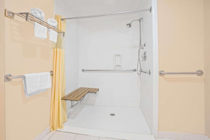 Room 12 of 16