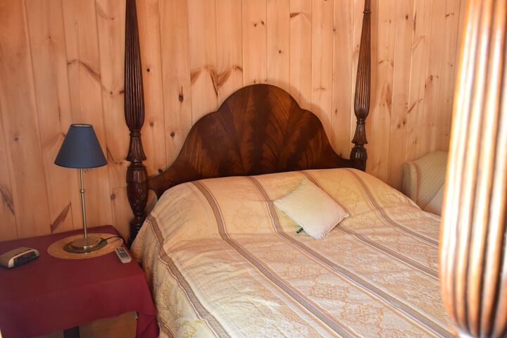 Room 27 of 127