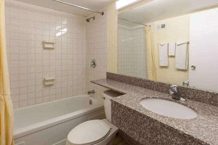 Room 10 of 25