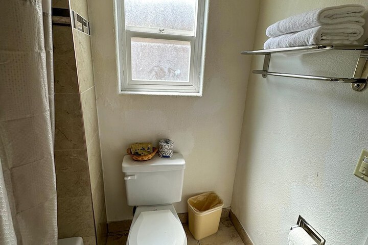 Room 33 of 65