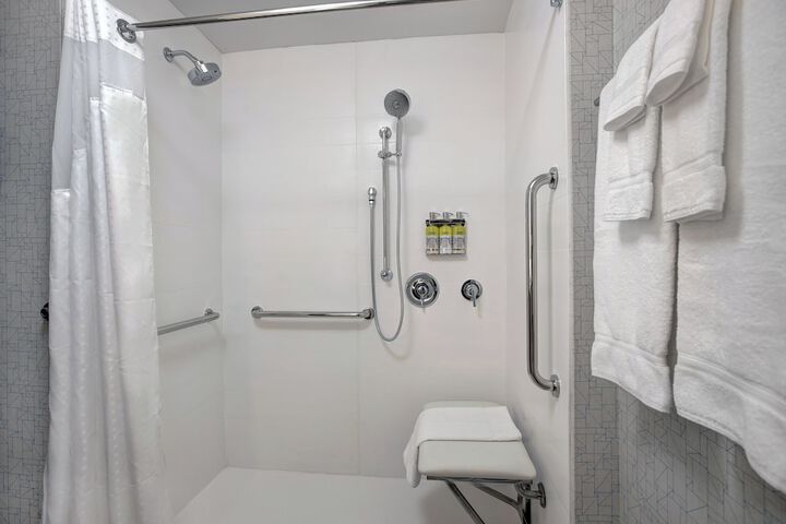 Room 32 of 50