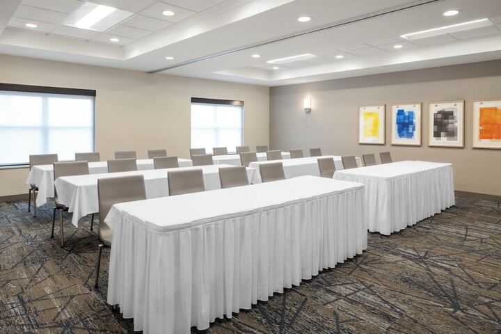 Holiday Inn Express & Suites Green Bay East by IHG