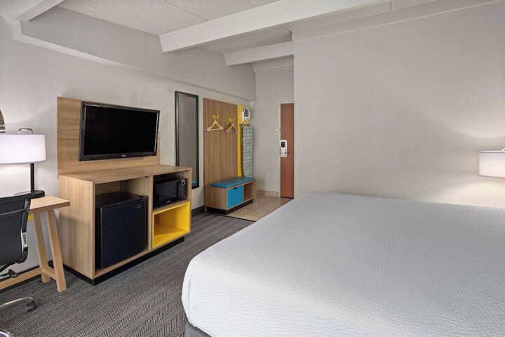Room 7 of 26