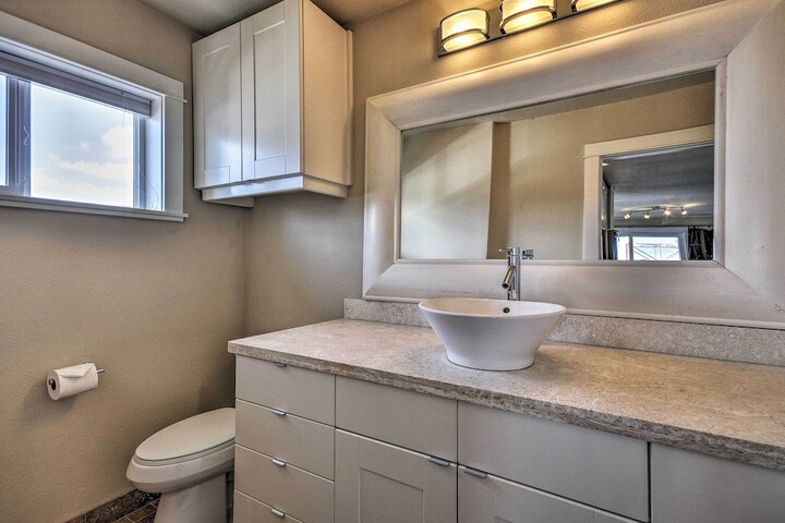 Waterfront Condo on Pier in Downtown Astoria!