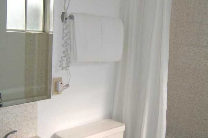Room 16 of 28