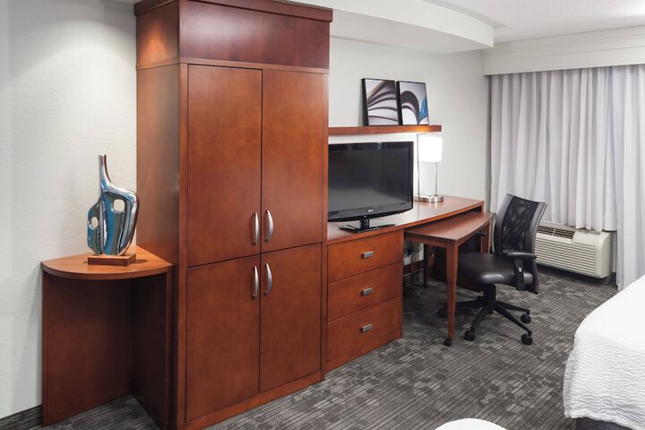 Room 14 of 33