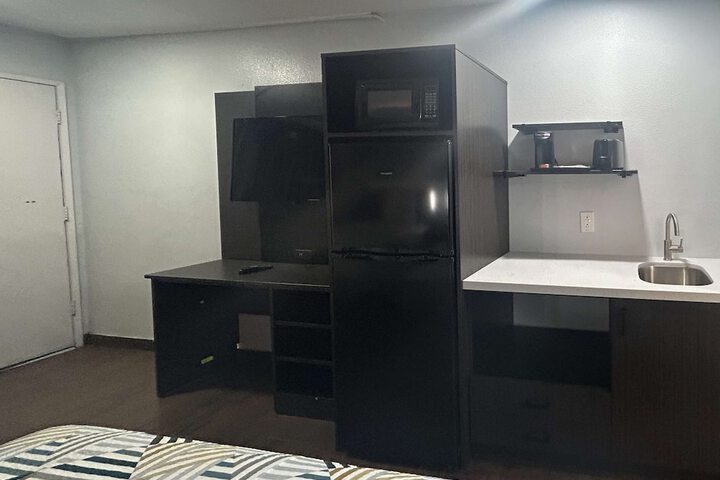 Room 6 of 10