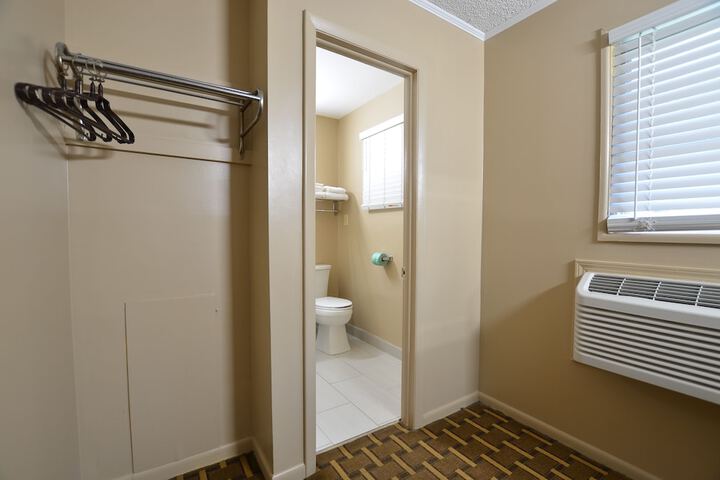 Room 33 of 52