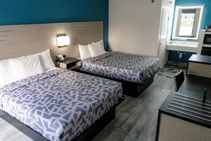 Room 6 of 9