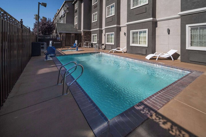 Microtel Inn & Suites by Wyndham Tracy
