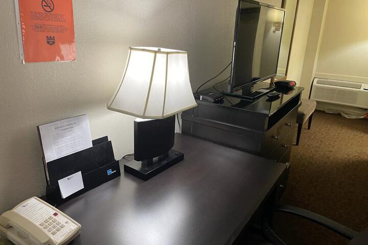 Room 16 of 107