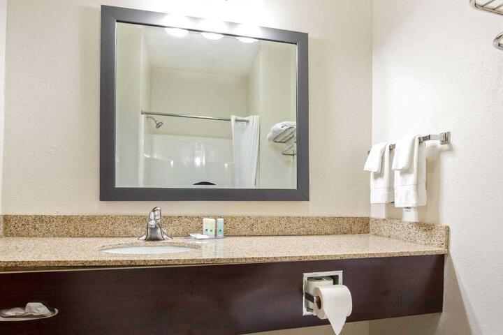 Quality Inn & Suites Arnold