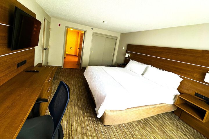 Room 80 of 109