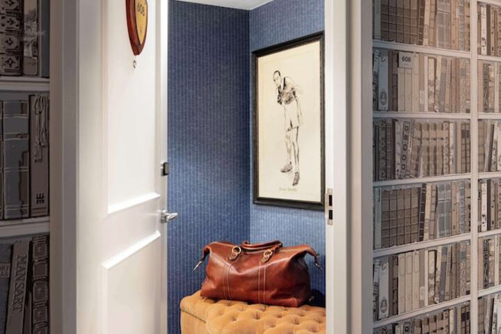 Room 25 of 51