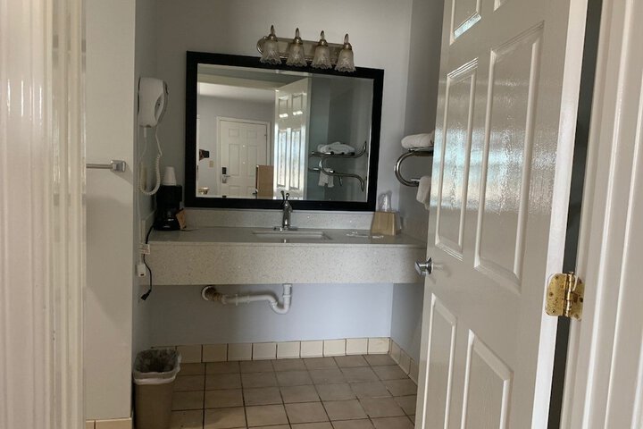 Room 15 of 33
