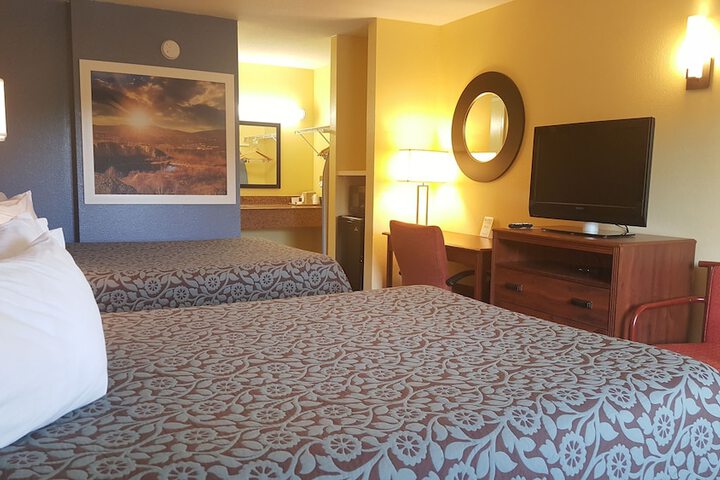 Room 8 of 28
