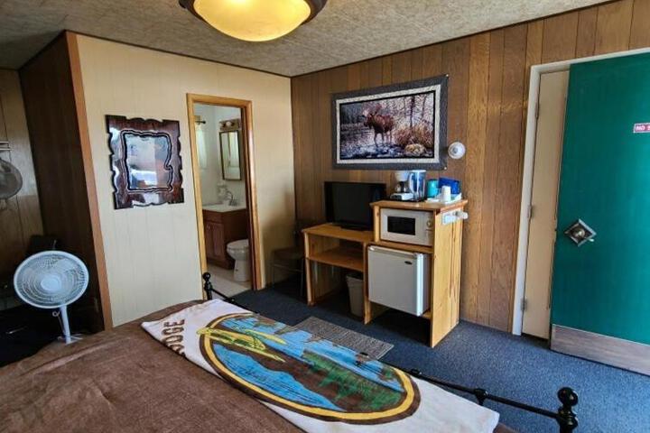 Tolsona Lake Lodge
