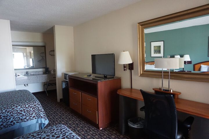 Room 10 of 25