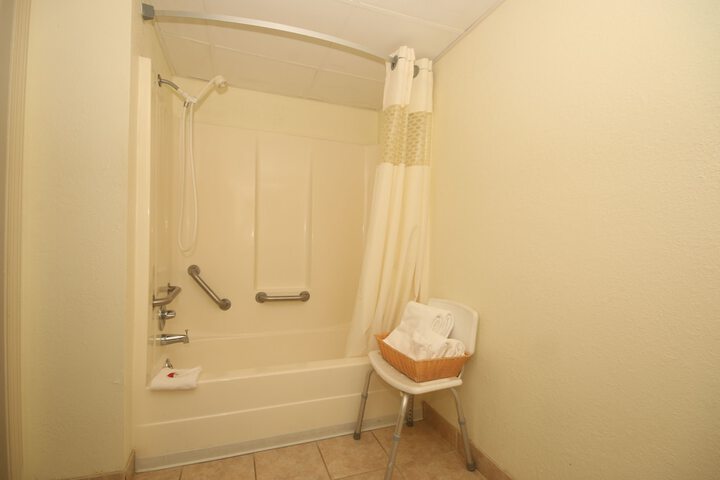 Room 30 of 40