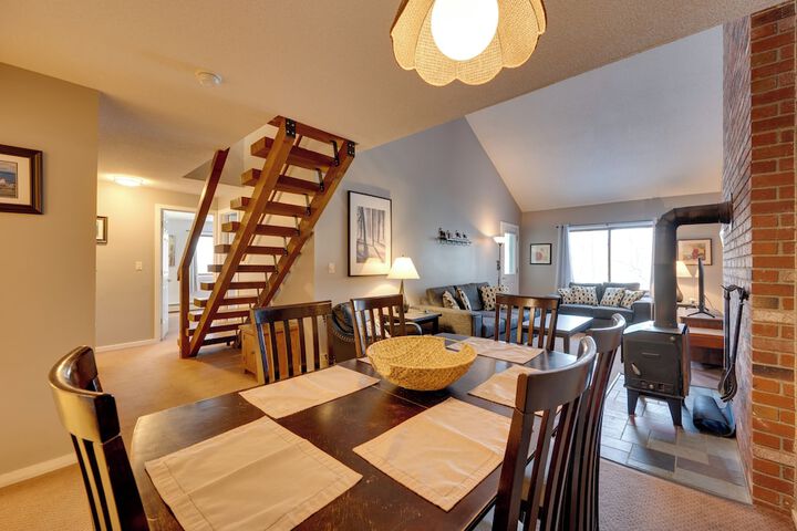 3 Mi to Story Land: All-season Family Condo