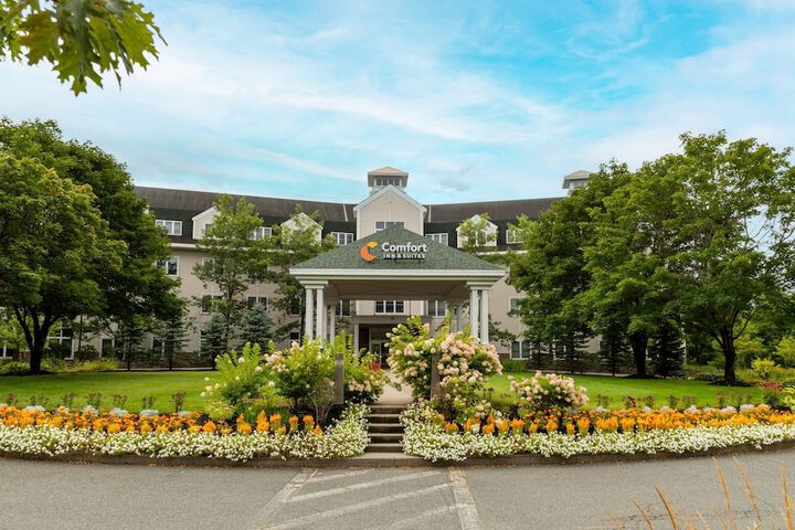 Comfort Inn & Suites Near Burke Mountain