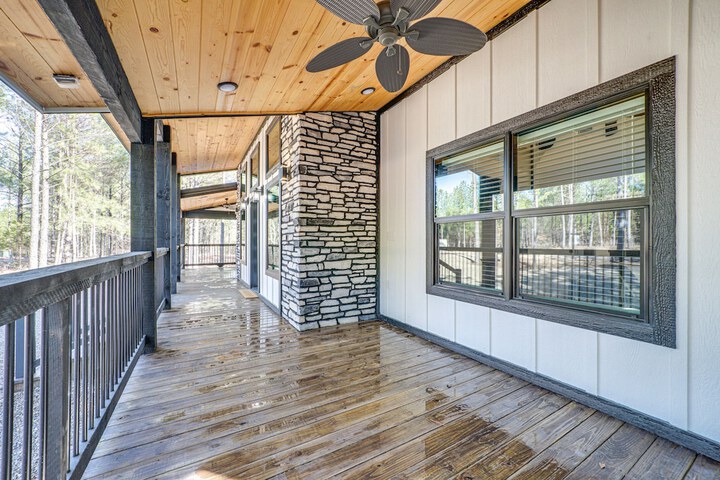 Near New Casino: Broken Bow Cabin w / Hot Tub