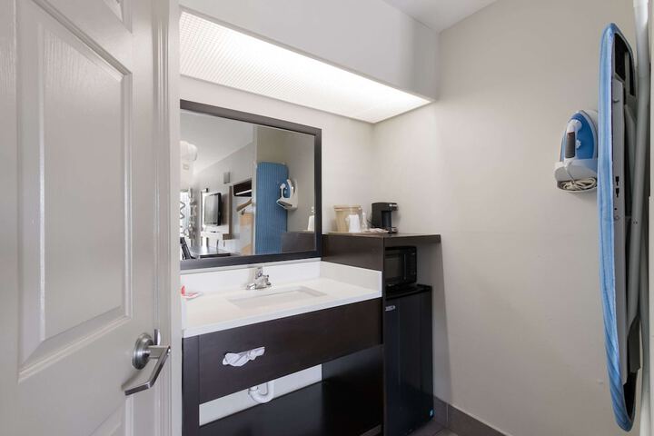 Room 13 of 22