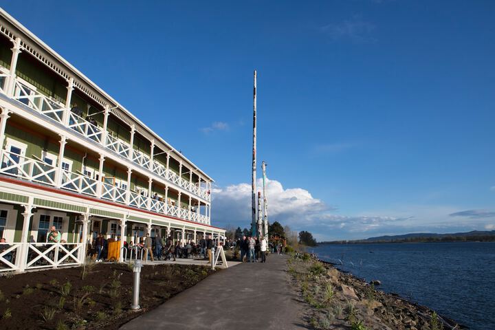 Hotel 2 of 100