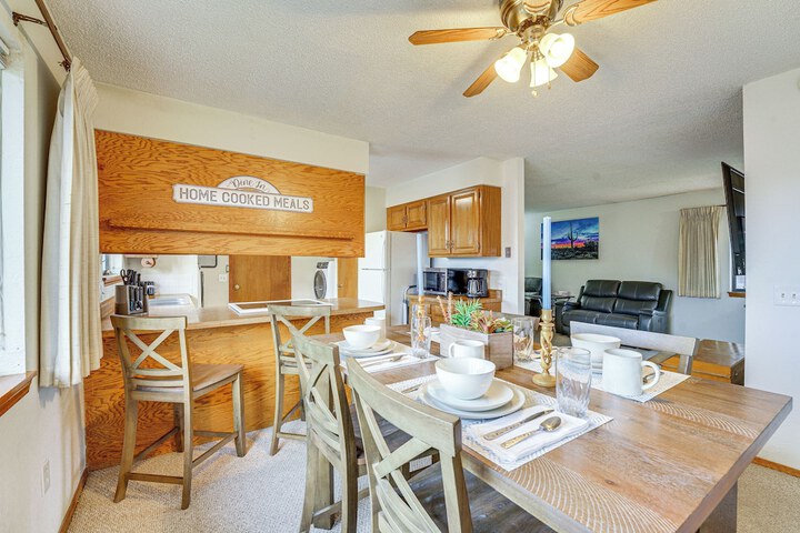 Downtown Delta Condo 34 Mi to Black Canyon!