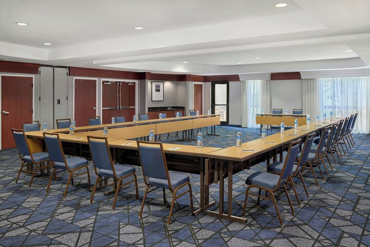 Courtyard by Marriott Kansas City Shawnee
