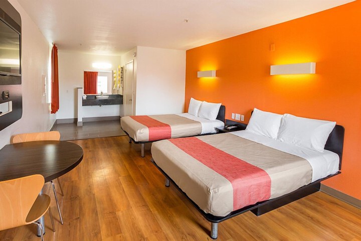 Motel 6 Grand Prairie TX - Near Six Flags Drive