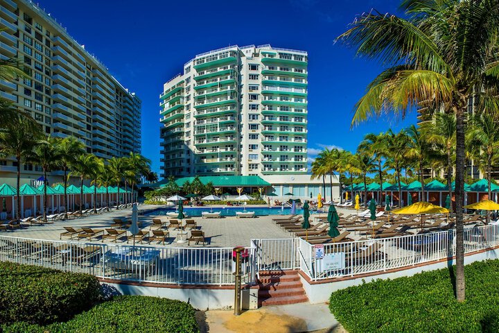 Sea View Hotel Bal Harbour, on the Ocean