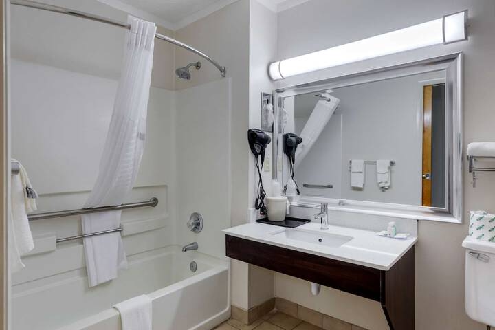 Room 16 of 28