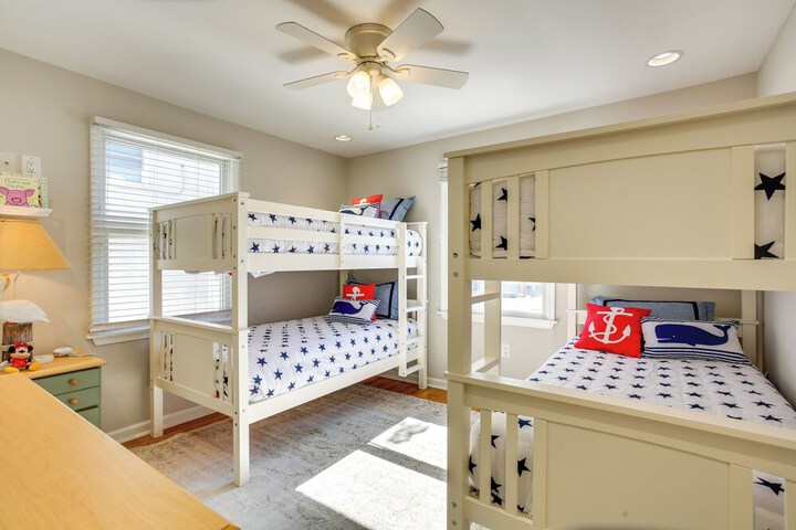 Avalon Vacation Rental w / Porch & Grill!