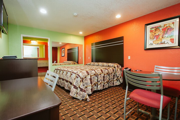 Room 10 of 42