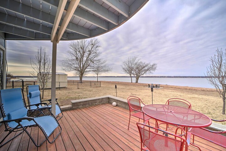 Private Beach: Waterfront Disney Getaway!