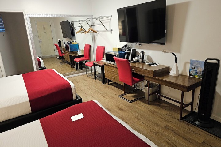 Room 18 of 33