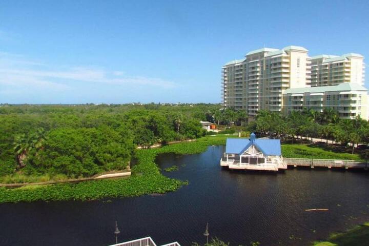 One bedroom in amazing condoBeach pass included!