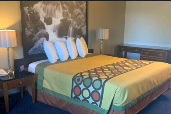 Room 15 of 22