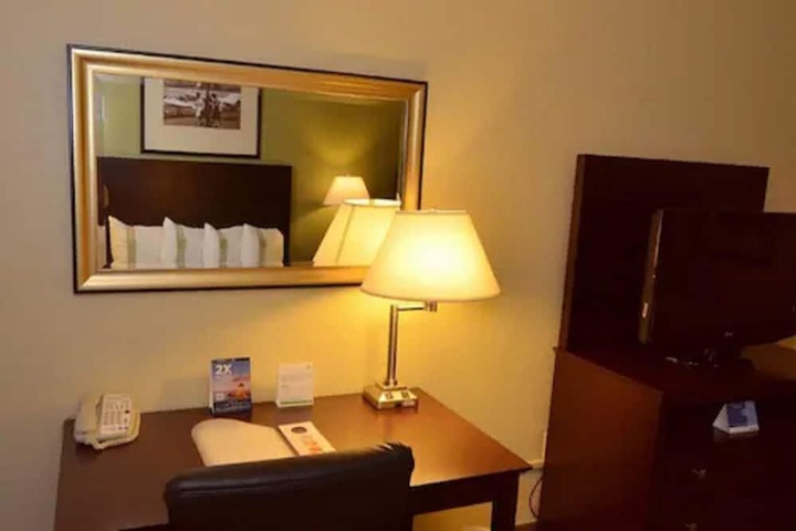 Room 8 of 40
