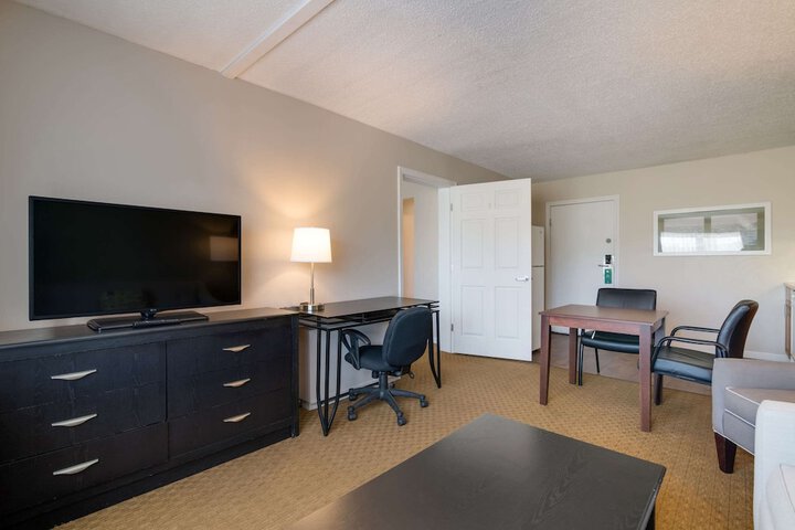 Room 25 of 40
