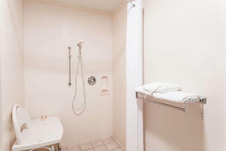 Room 7 of 12