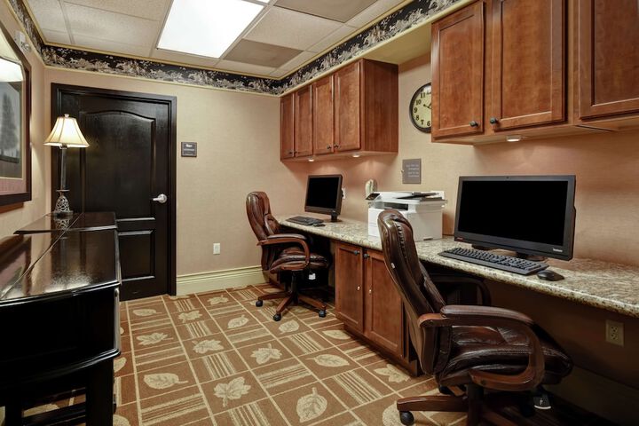 Business Center 79 of 81