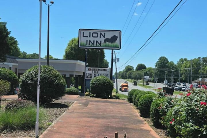 Lion Inn Albemarle by Hotel O Near US 52