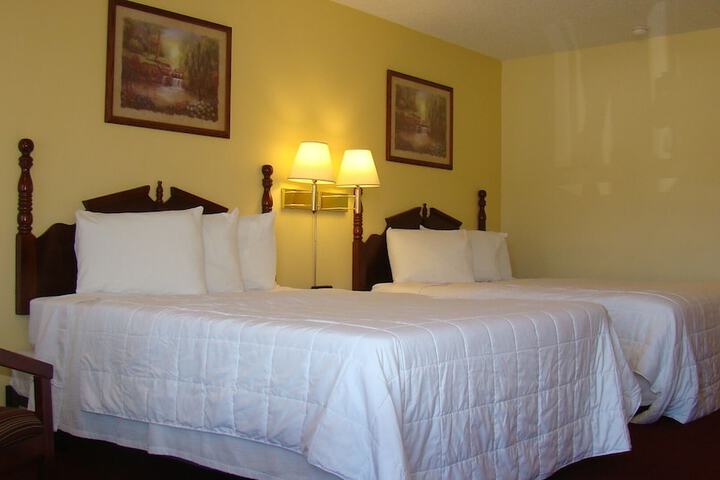 Honeysuckle Inn - Mountain View